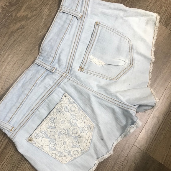 Light jean shorts - Picture 2 of 2